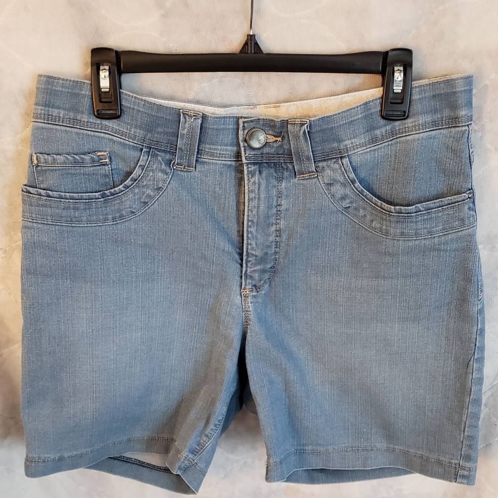 SOLD - Lee Comfort Waistband Shorts Size 12